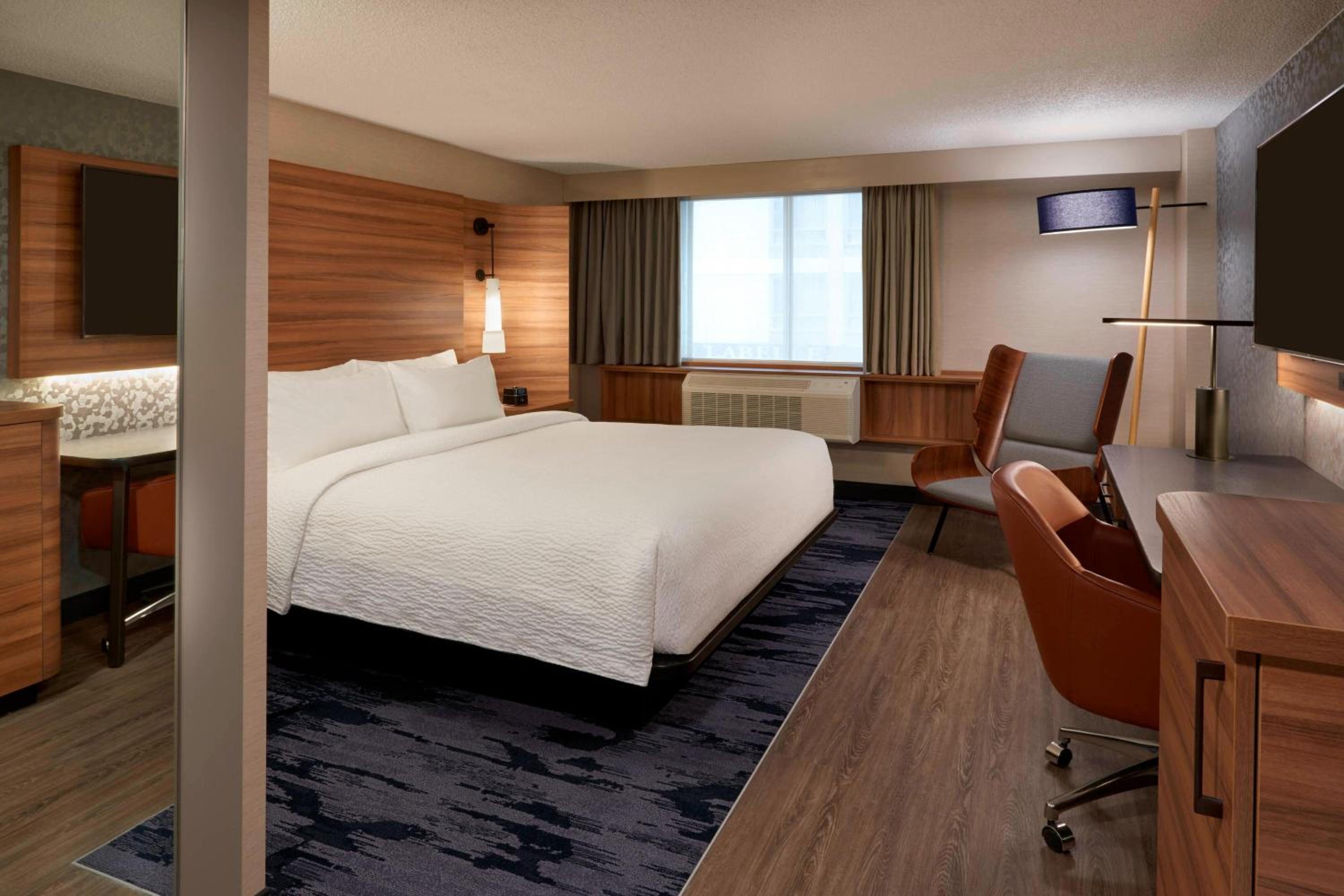 Guest Room, King Bed