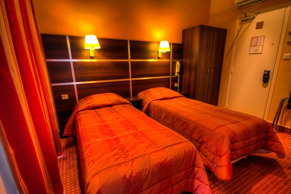 Hotel Des Trois Gares 32/48
