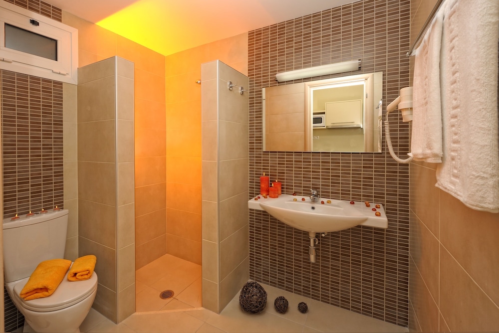 Kristalli Hotel 39/40