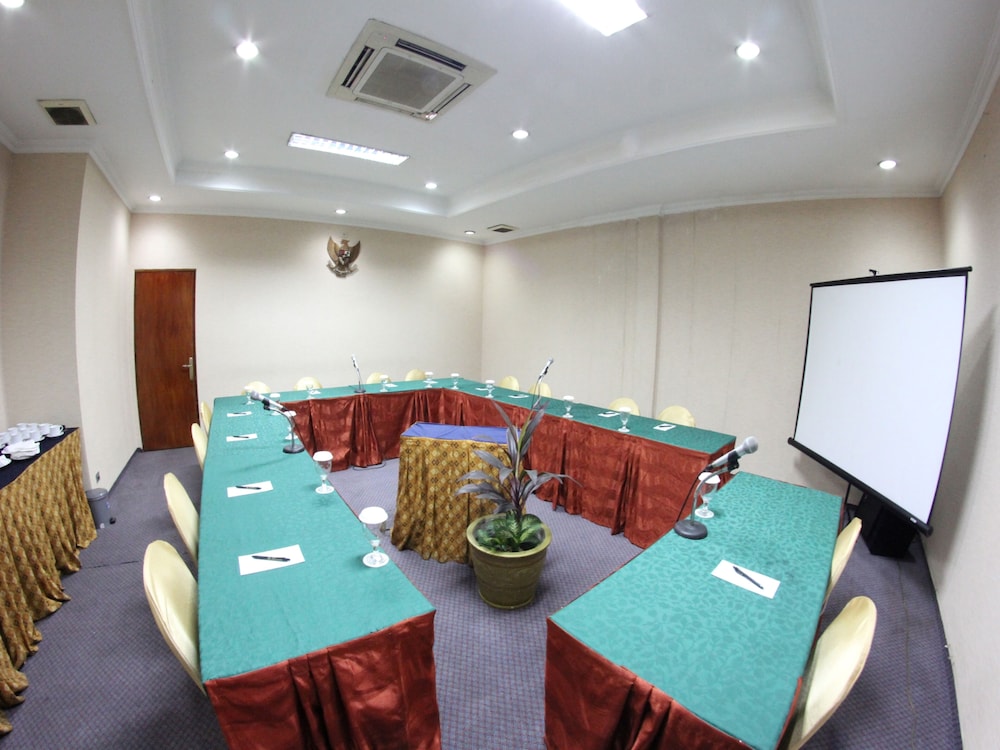 Puri Jaya Hotel (ex NIDA Rooms Cempaka Senen Market) 29/41