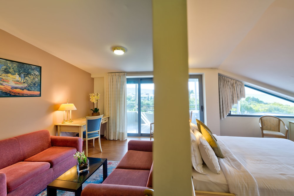 POSEIDON HOTEL 19/71