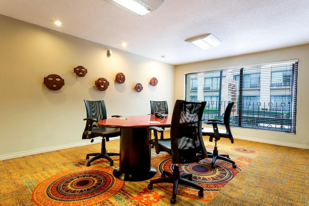 Courtyard By Marriott Toluca Airport 19/45