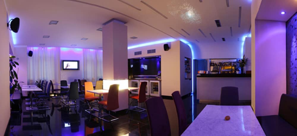 Relax Inn Hotel Prague 28/36