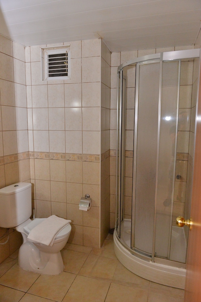 Orange Garden Hotel 43/45