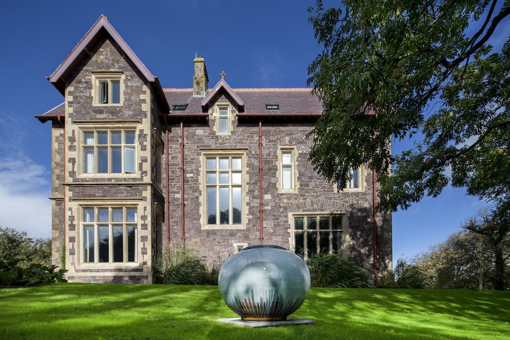 Penrhiw Hotel 3/50