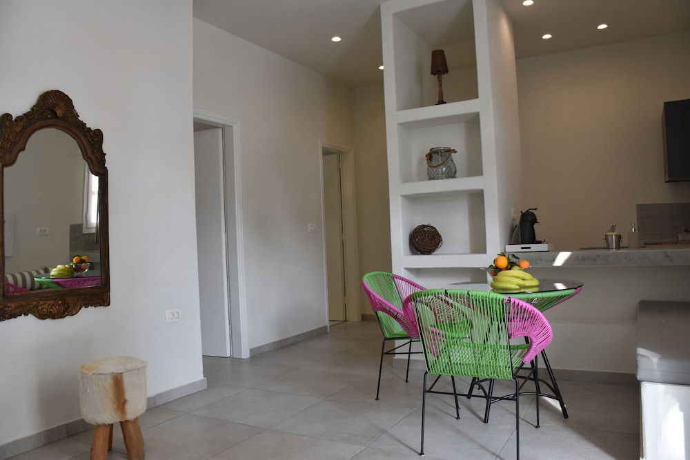 DE NAXIA SUITES 46/57