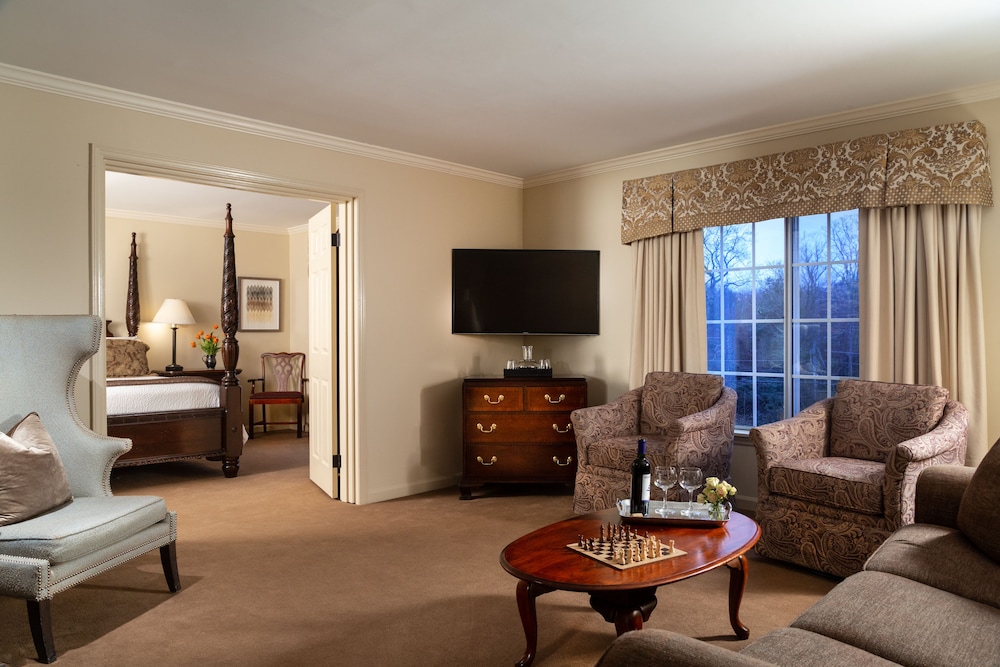 Meadowbrook Inn And Suites 26/45