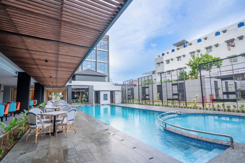Aston Emidary Bangka Hotel and Conference Center 55/57