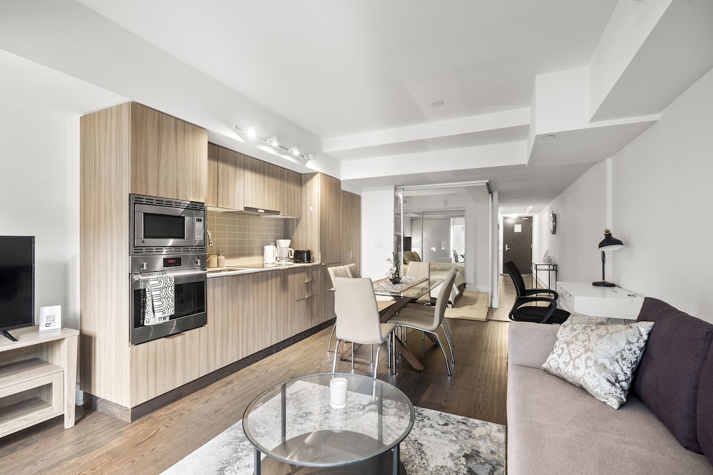 The Britt Condos in Downtown Toronto 13/35