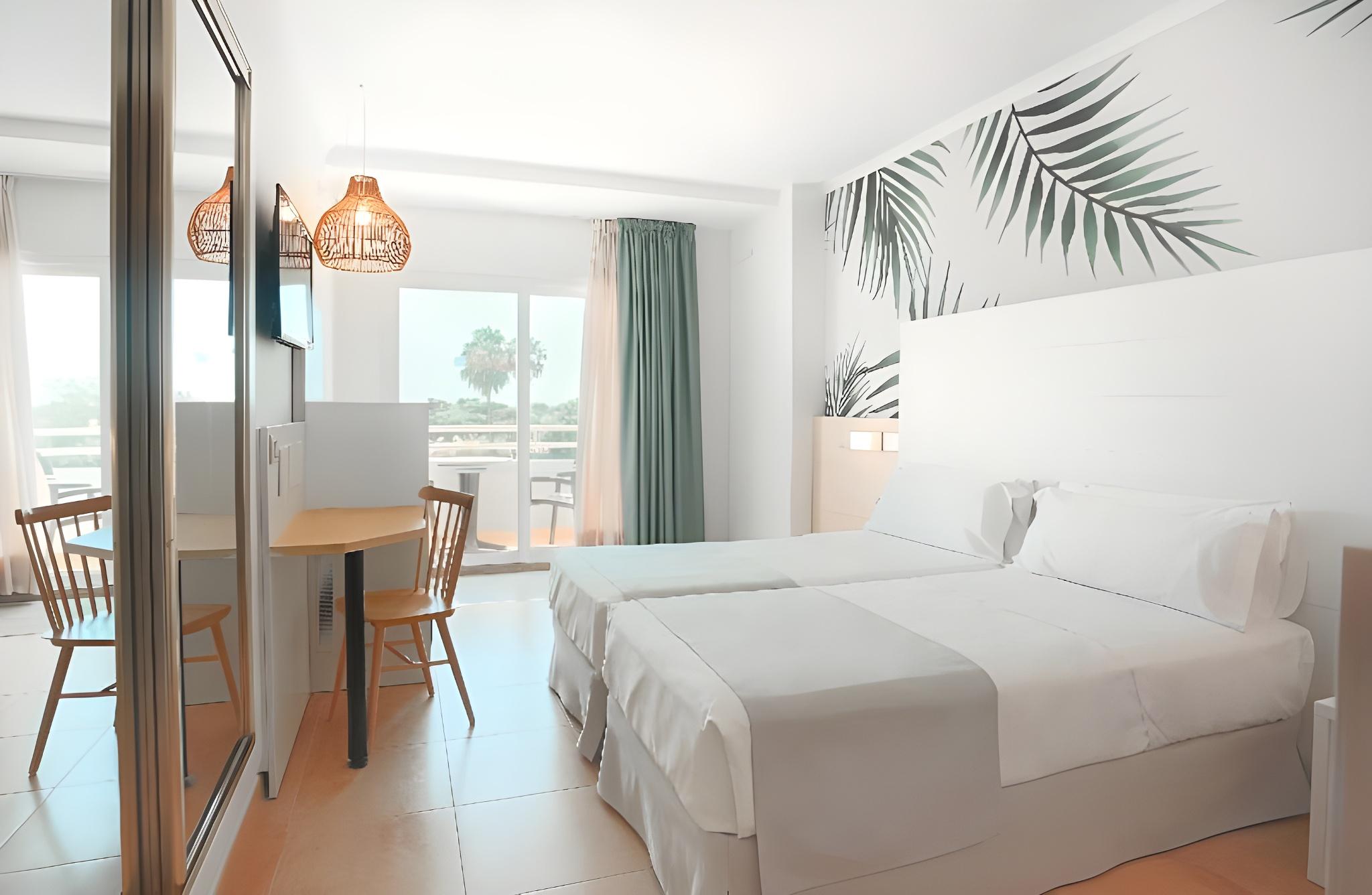 Room, Pool or Sea View