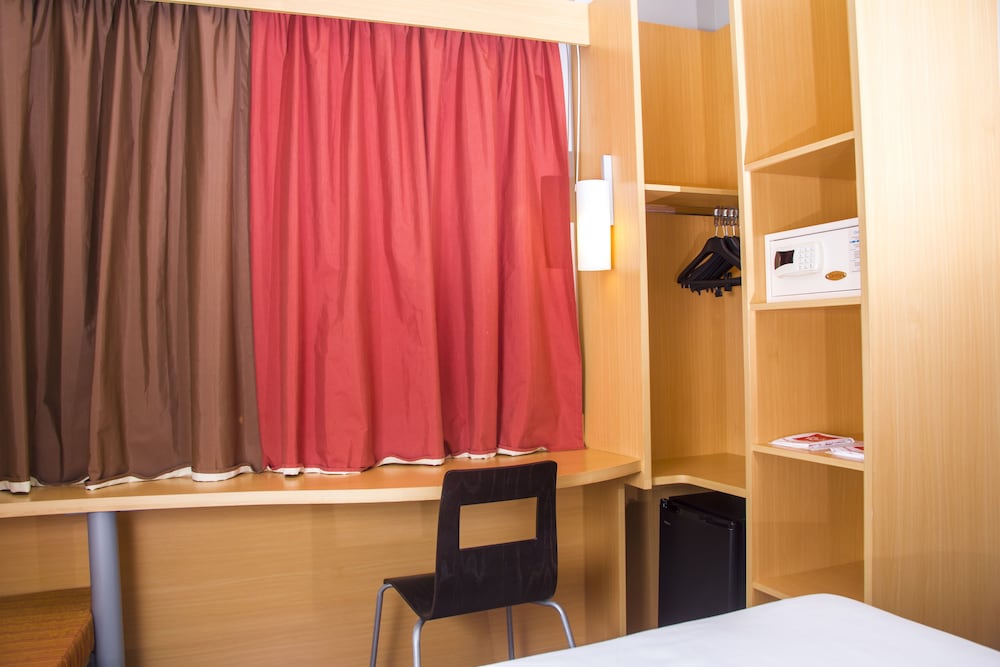Ibis Asuncion 56/69