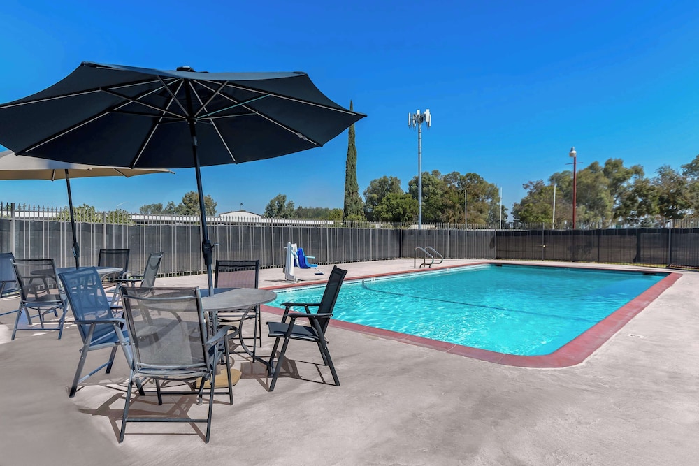 Studio6 Suites Madera, CA - Yosemite 43/51
