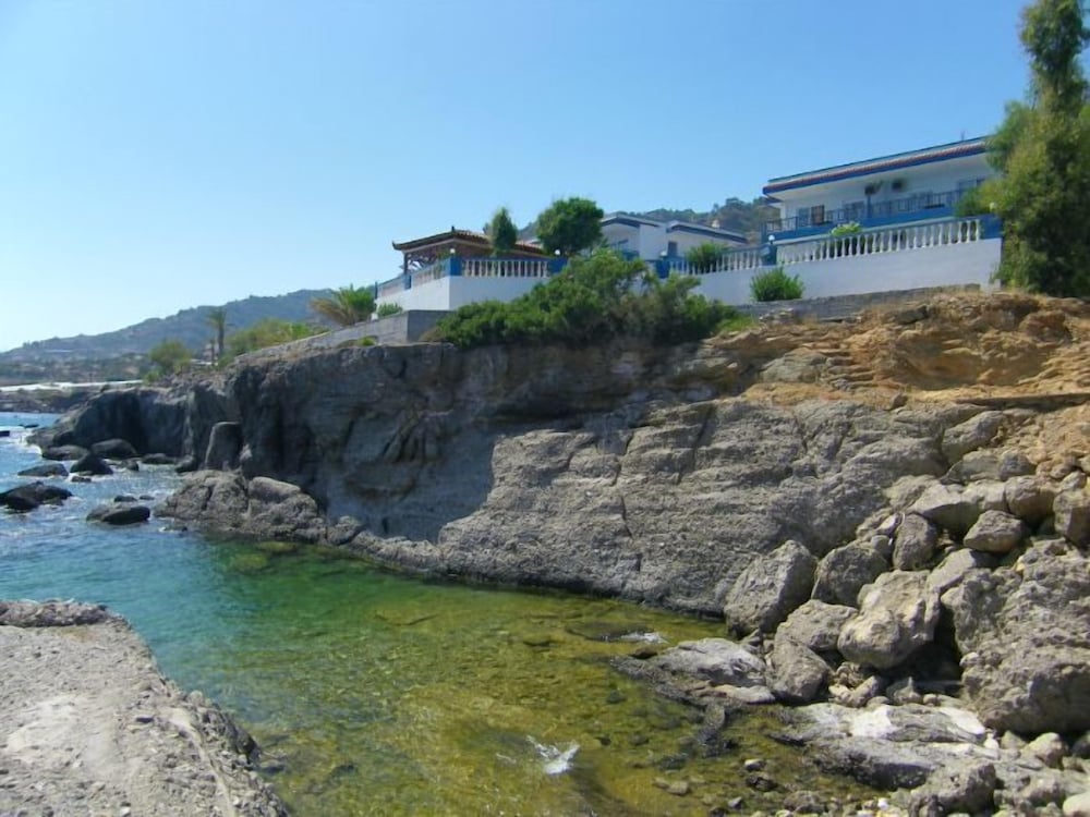 Cypriana Apartments 13/30