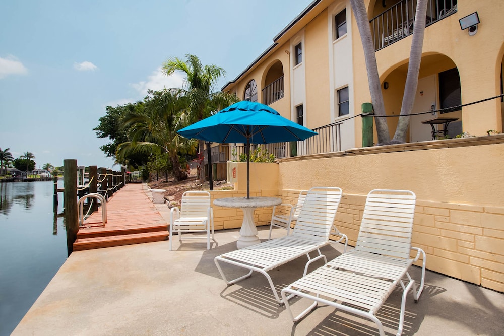 OYO Waterfront Hotel Cape Coral/Fort Myers, FL 36/51