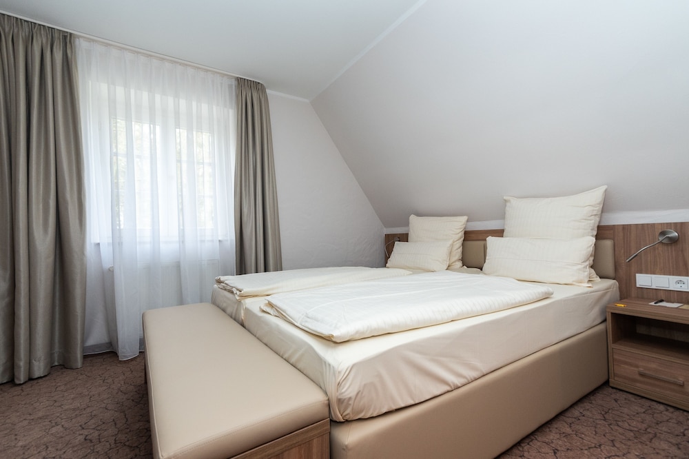 Parkhotel Schloss Hohenfeld (Parkhotel Hohenfeld) 28/65