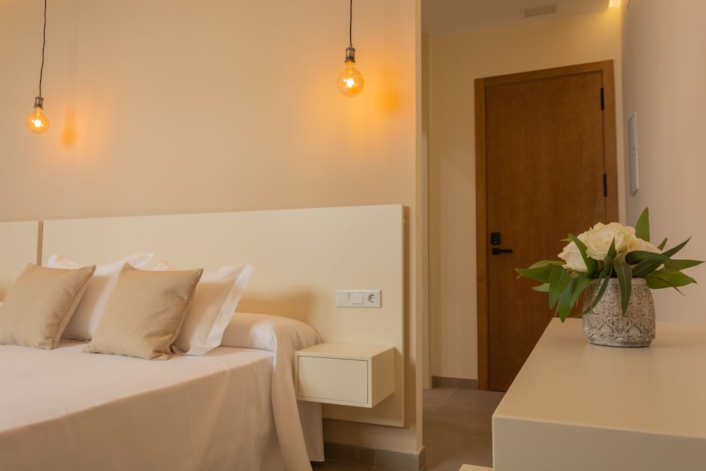 Hostal La Mina 34/50