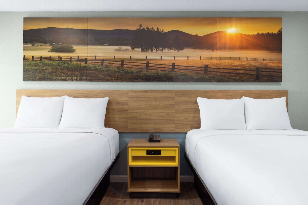 Days Inn By Wyndham Bakersfield Ca 21/55