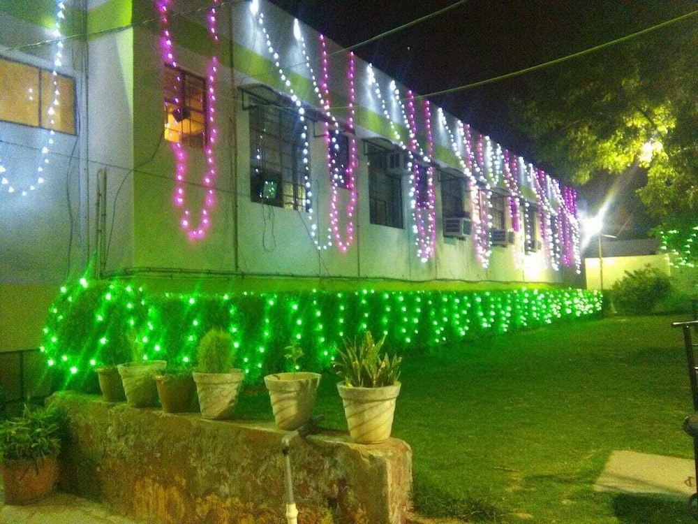 HOTEL AMBIKA PALACE 7/32