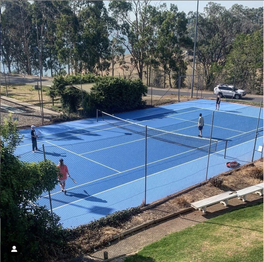 Lake Hume Resort 25/50