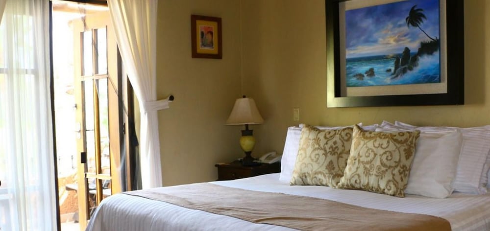 Suite, King Bed, Balcony or Terrace, Kitchenette, High Floor، Posada Del Cortes Hotel 6/9