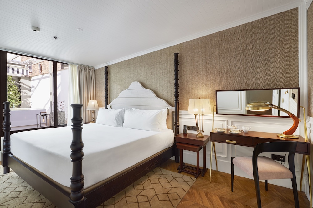 Bless Hotel Madrid 24/84