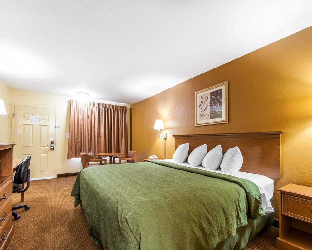 Quality Inn & Suites Cartersville North 18/42