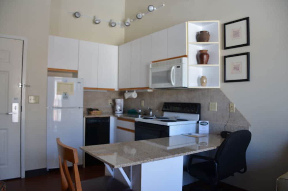 Cresthill Suites Syracuse 43/53