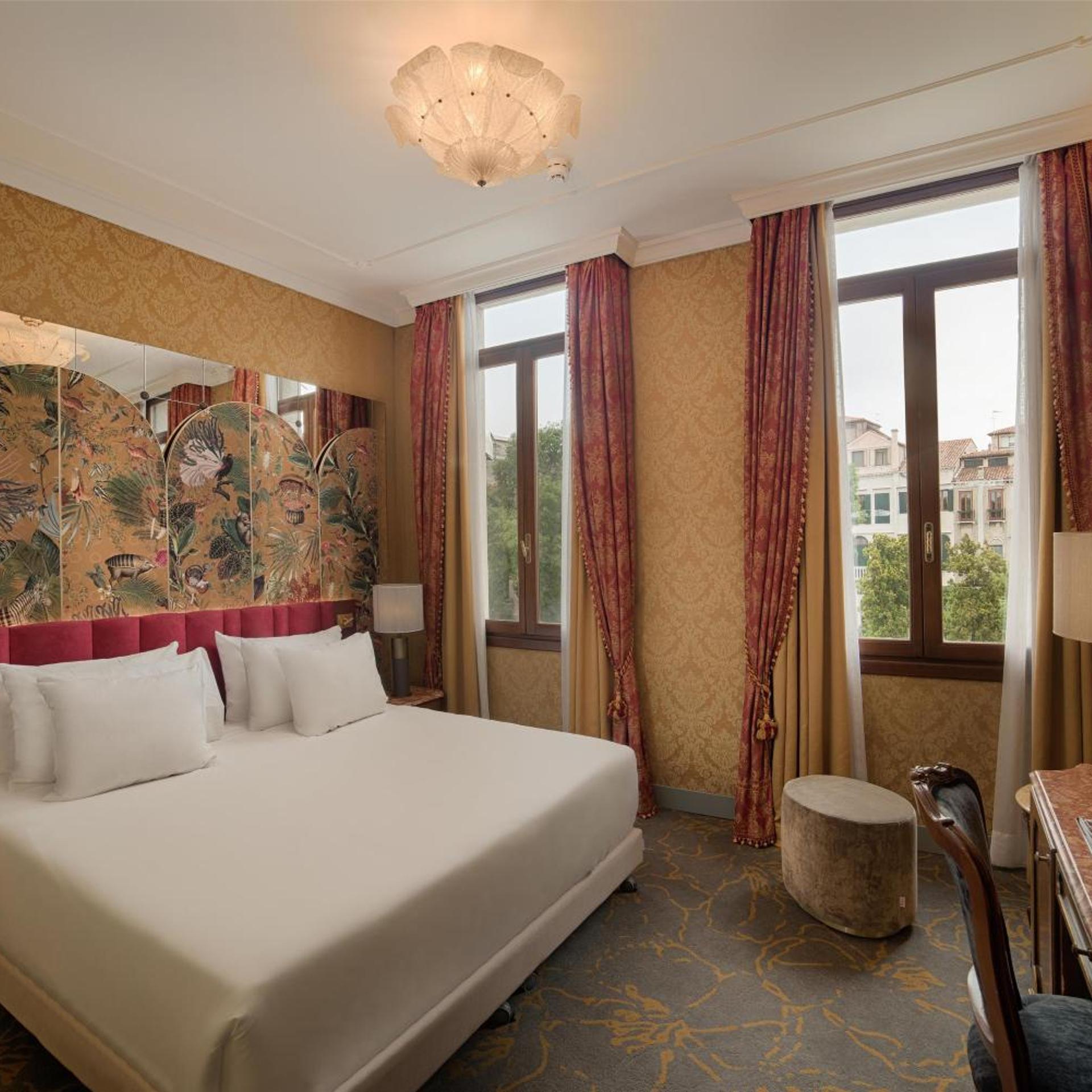 Premium, Double or Twin Bed, with Extra Bed, Canal View