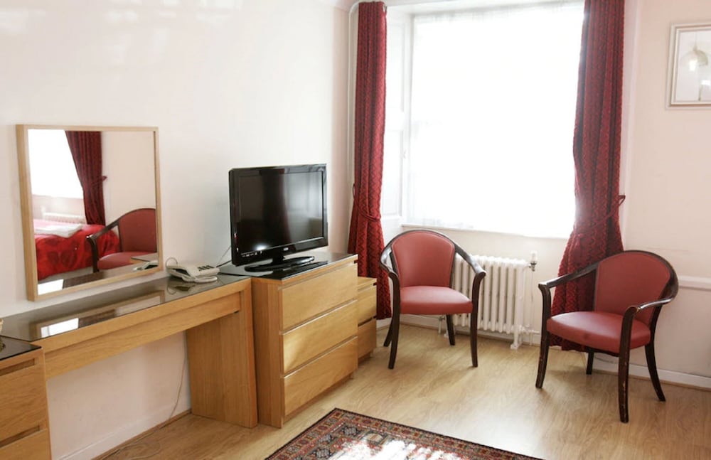 CLIFTON HOTEL 35/43