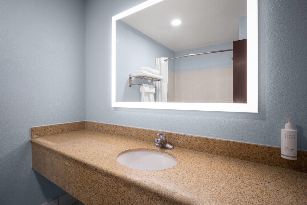 Days Inn by Wyndham Dodge City 53/56
