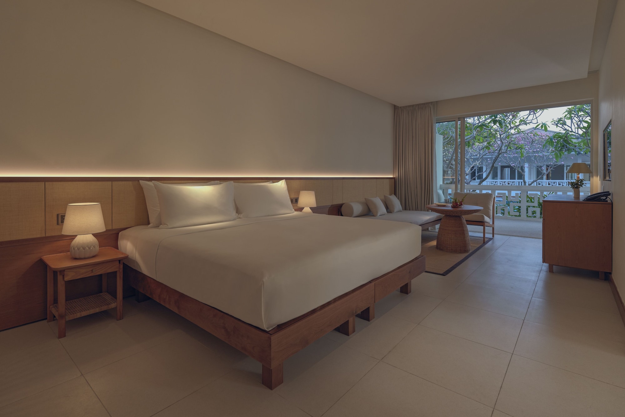 DELUXE, SUITE