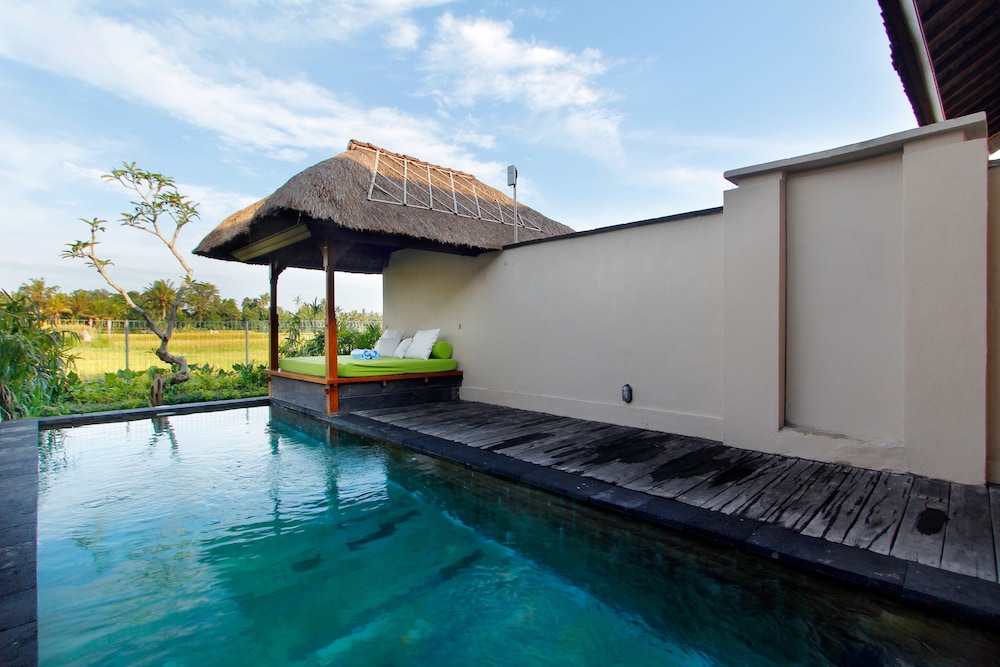 Alam Puisi Villa 55/66