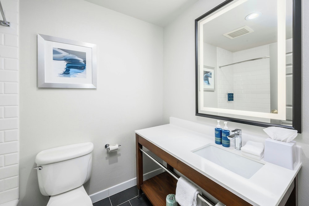 جناح بسرير كوين بغرفة نوم واحدة مع أريكة، Country Inn & Suites By Radisson Manchester Airport Nh 5/6