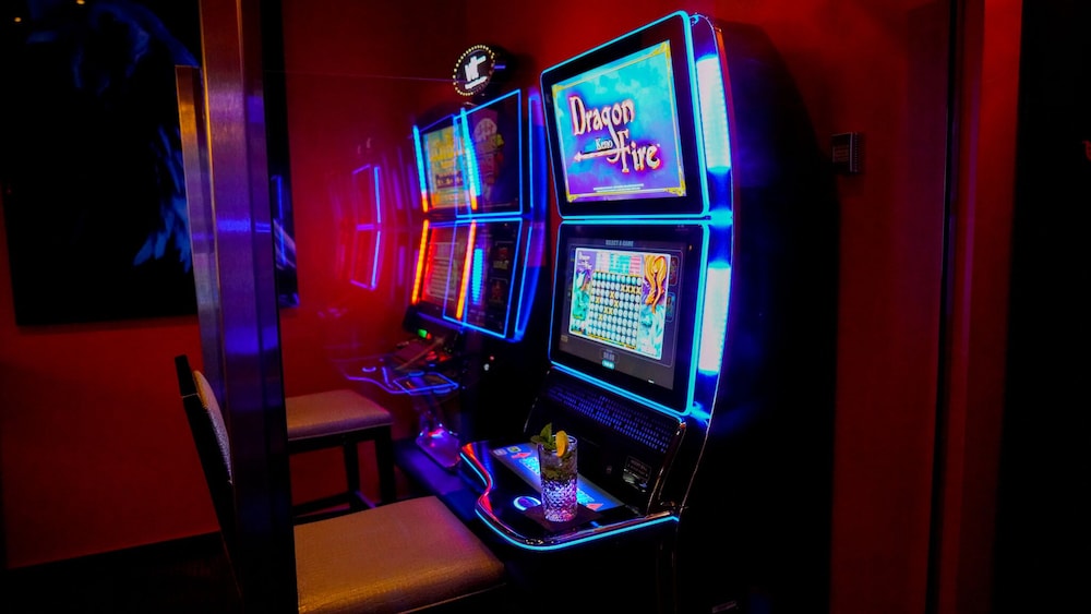 Fantasyland Hotel 79/84