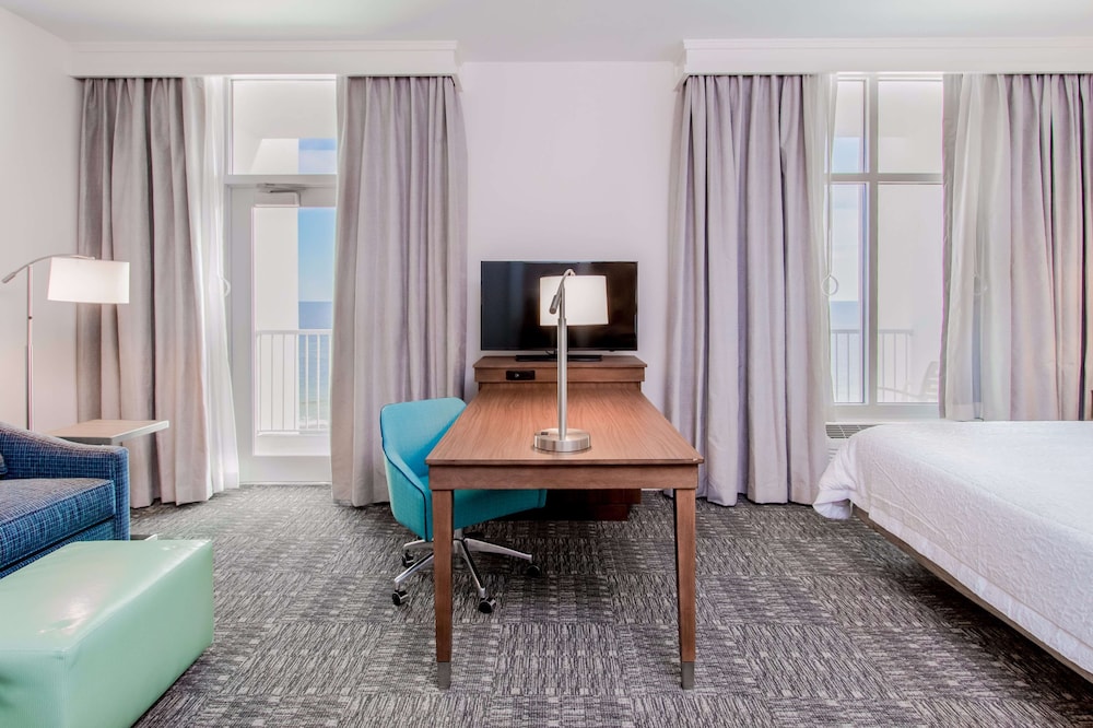 Hampton Inn & Suites Panama City Beach-Beachfront 16/33