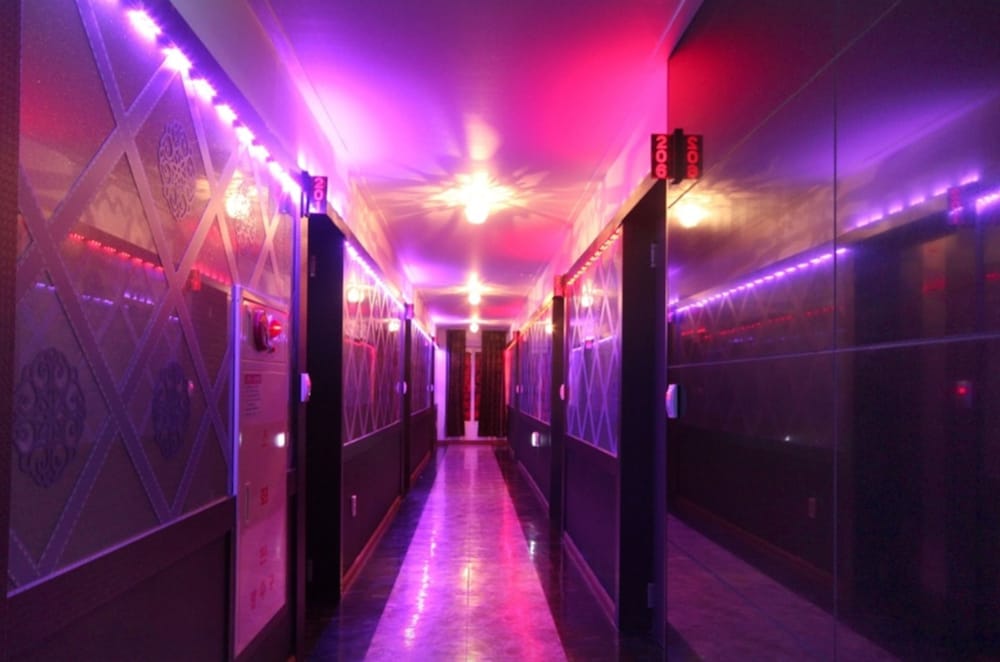 Beauty Motel 48/56