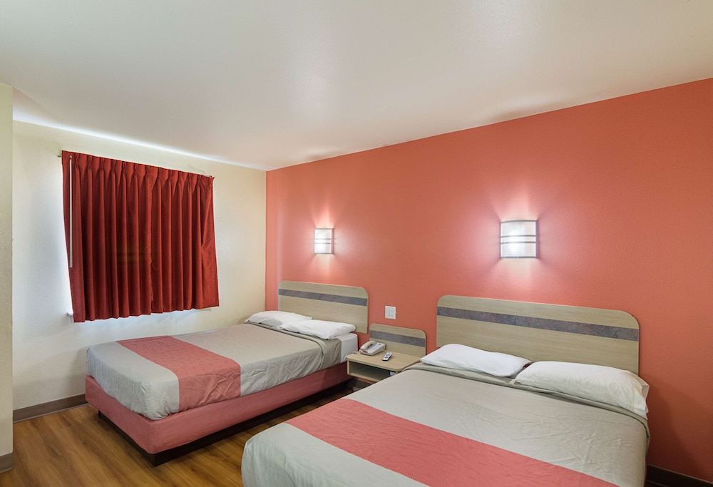 Motel6 Terrell, TX 18/58