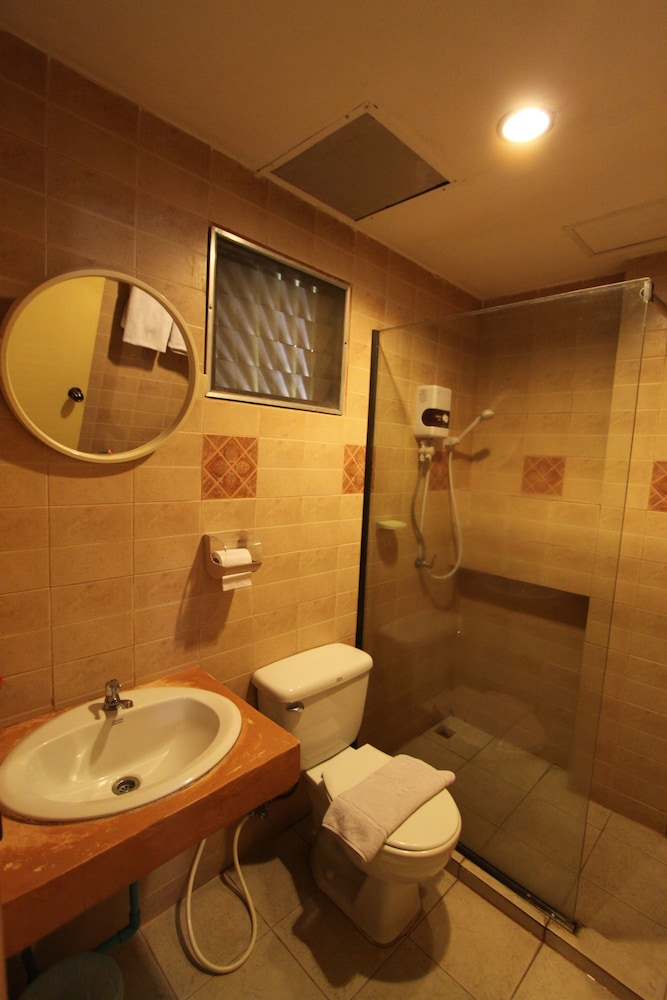 Phumanee Home Hotel 18/19
