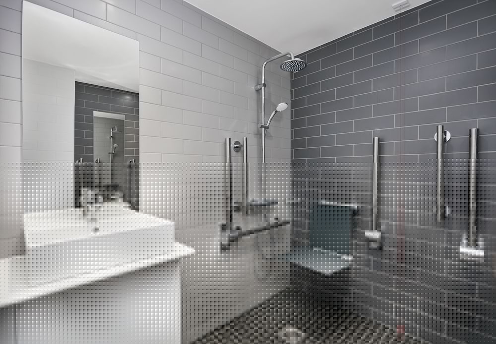 HOLIDAY INN EXPRESS GRIMSBY 19/35