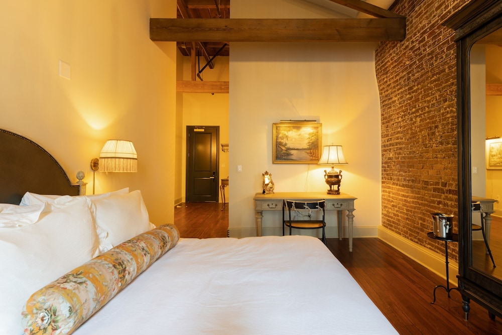 Hotel Cleo, Knoxville Downtown, a Tribute Portfolio Hotel 8/50