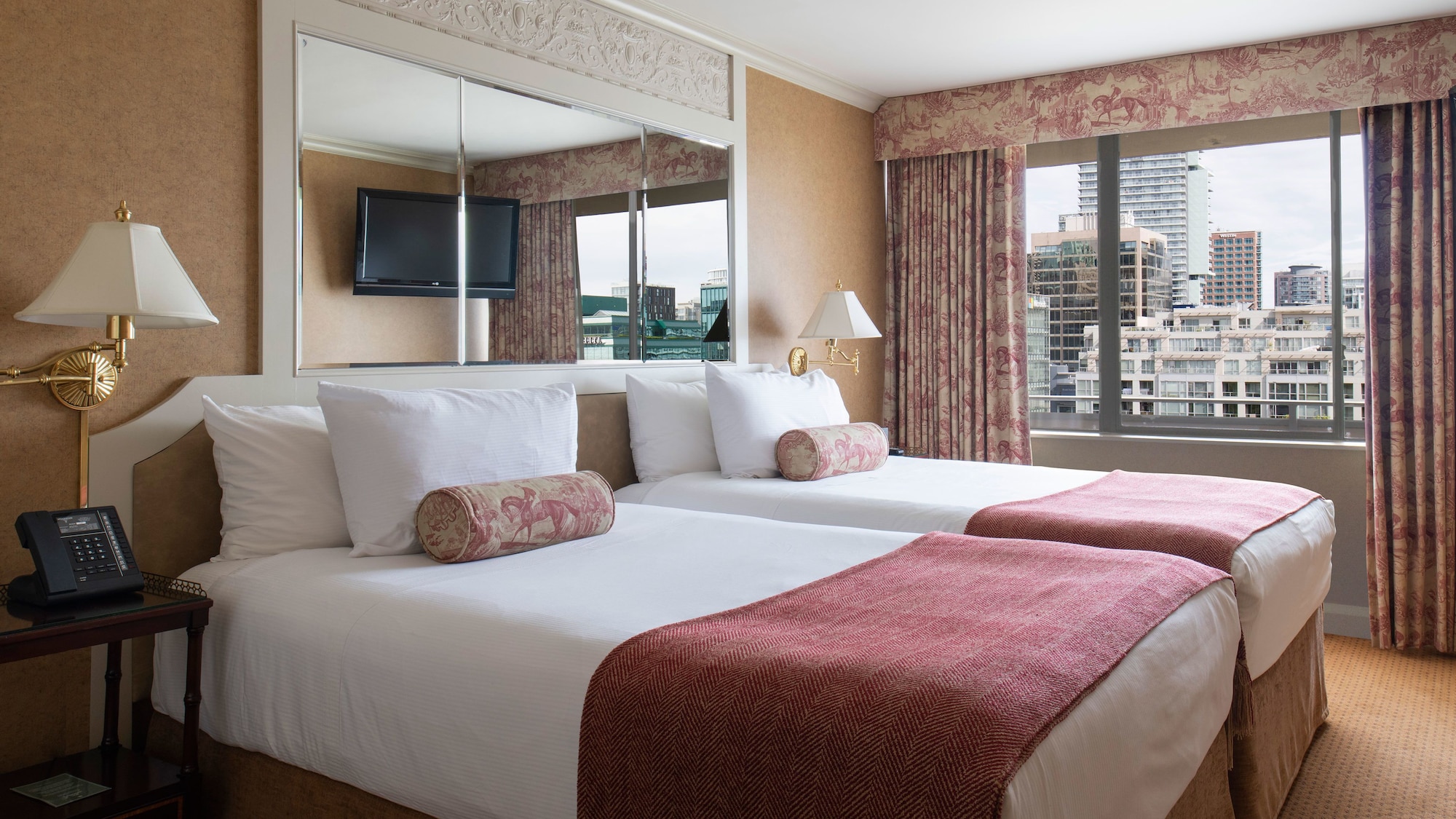 DELUXE, SUITE, 2 DOUBLE BEDS, CITY VIEW