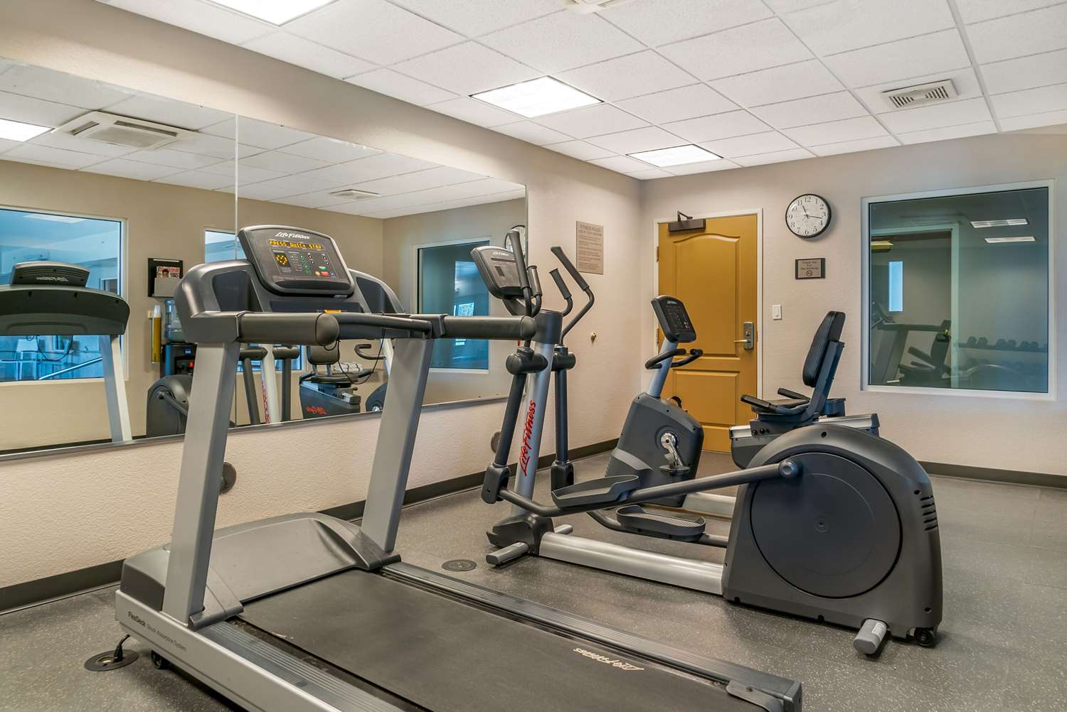 Country Inn & Suites by Radisson, Rossford - Toledo South 15/28