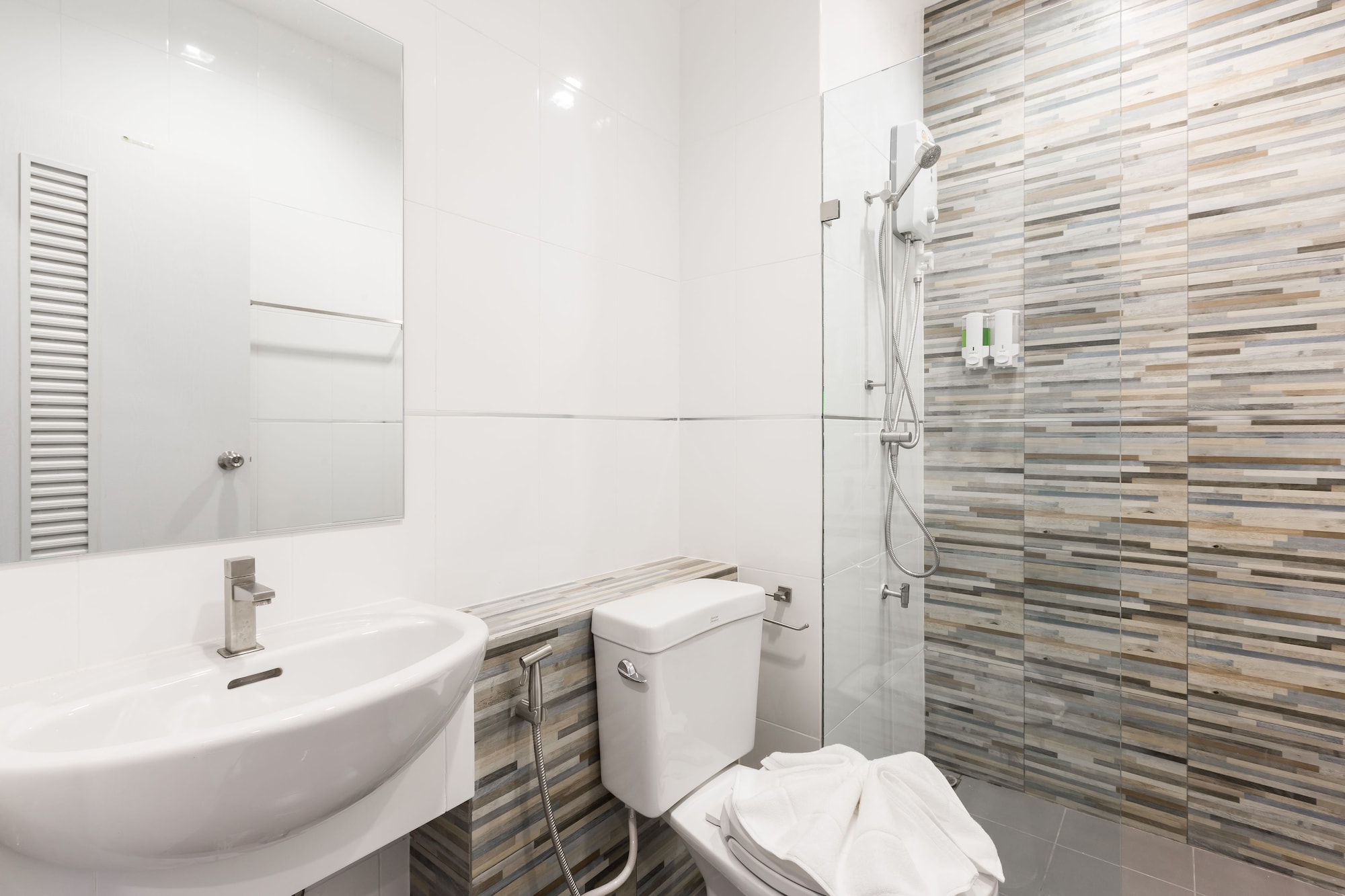 غرفة سوبيريور بسريرين منفصلين، Evergreen Suite Hotel 6/6