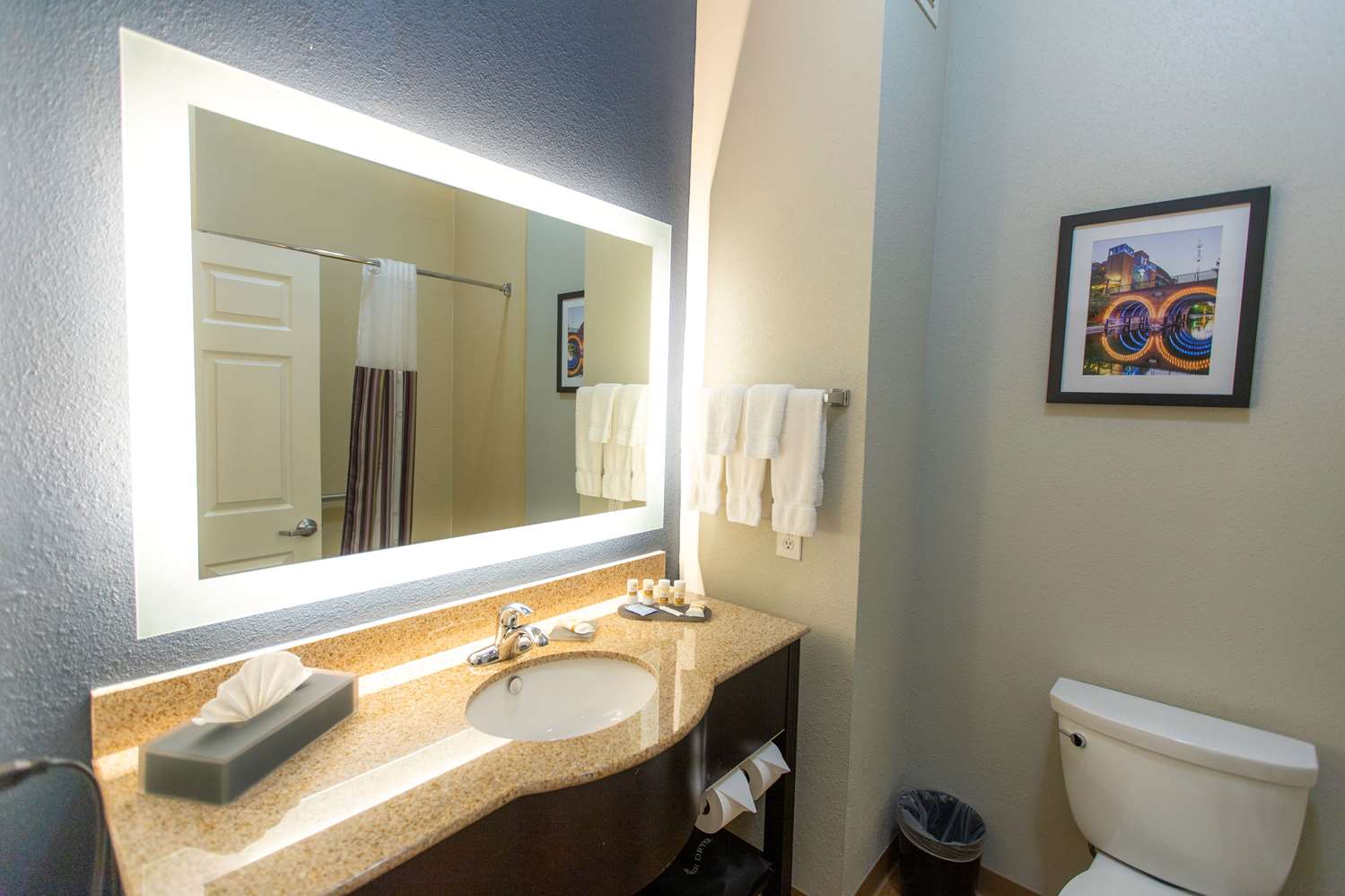 La Quinta Inn & Suites by Wyndham Houston East at Normandy 63/63