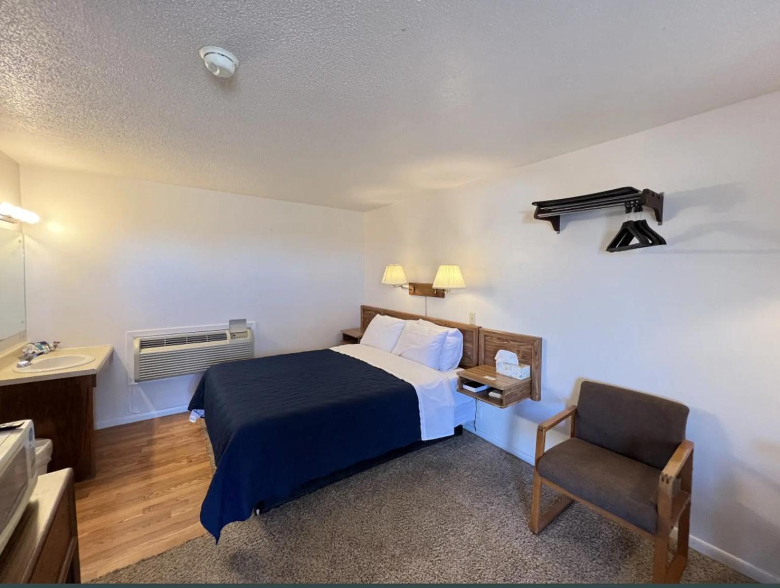 West Lake Grandvue Inn 2/9
