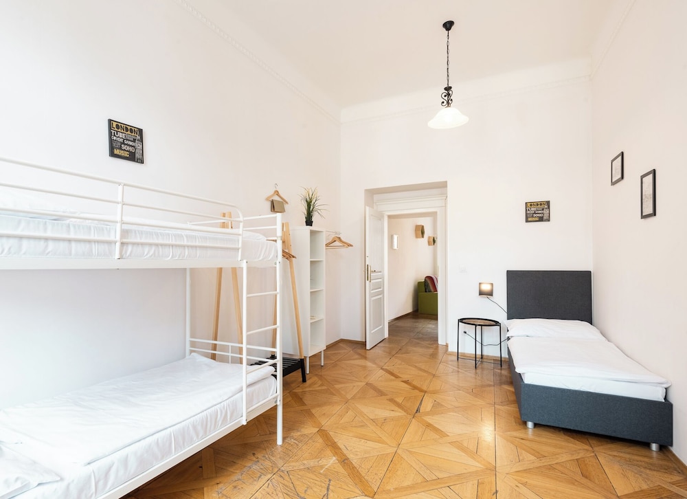 2 Bedrooms, Design, Apartment, 5 Beds, Bunk Bed, Sofa، Hybernska Apartments 7/10