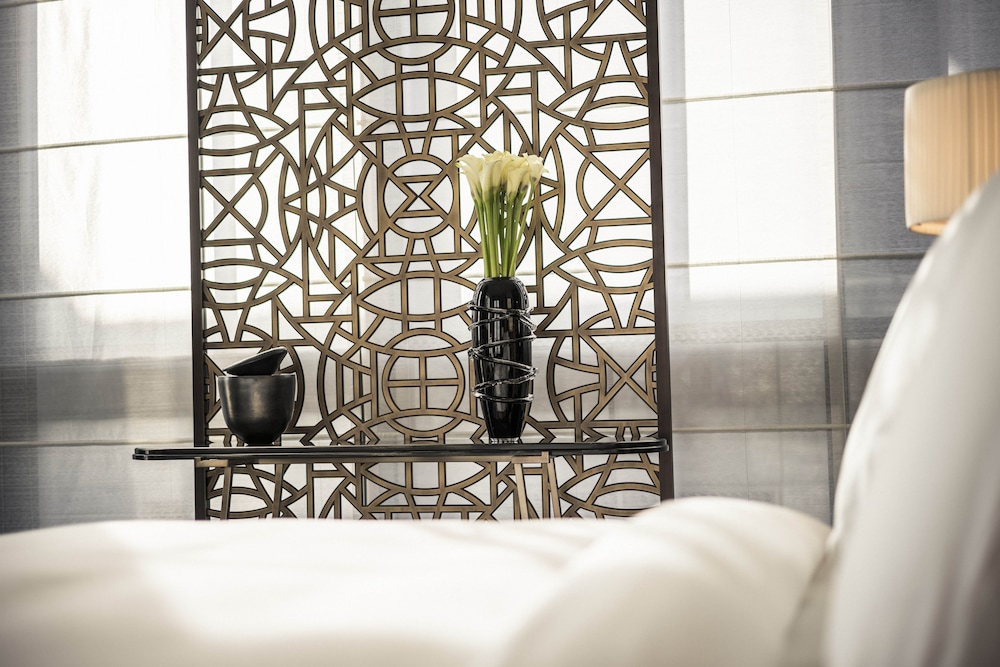 Four Seasons Hotel Dubai International Financial Centre 29/86