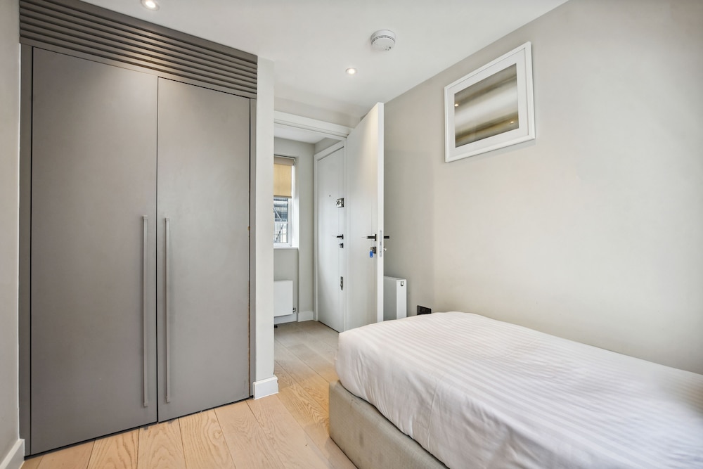 Room at Buckingham Palace Residences by Aeria Apartments, LONDON