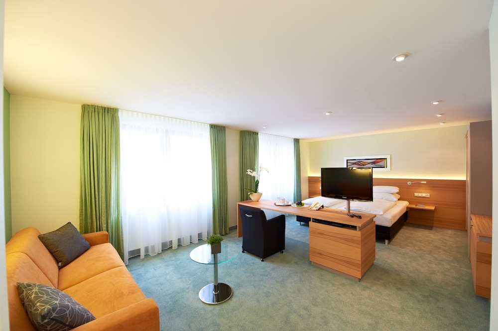 Hirsch Hotel 44/66