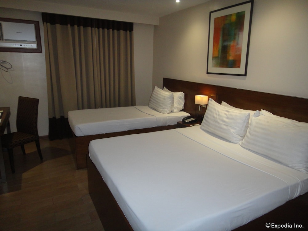 Golden Prince Hotel And Suites 10/50
